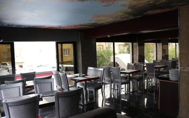 Murat Otel