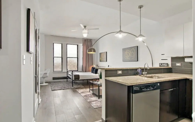 Bright Studio - Del Prado 706