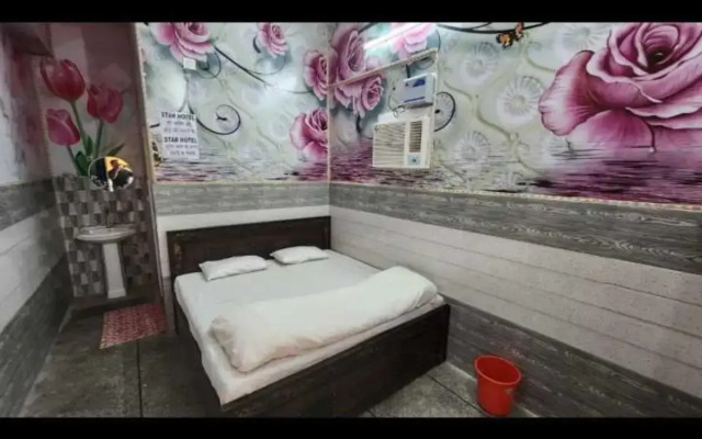 Oyo Flagship Home 703205 Star Hotel