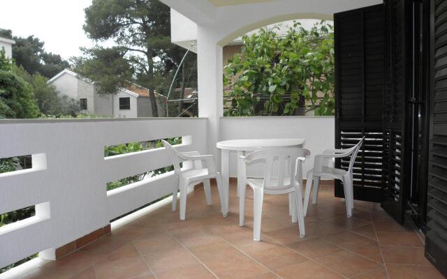 Apartment Mirja - 50 m from beach: A1 Petrcane, Zadar riviera