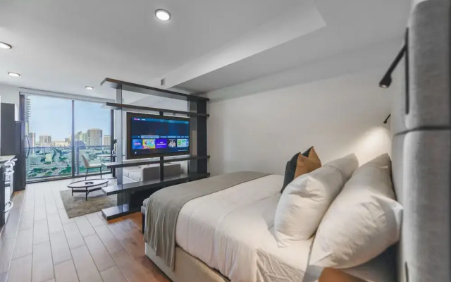 Breathtaking Studio with Bay & City View