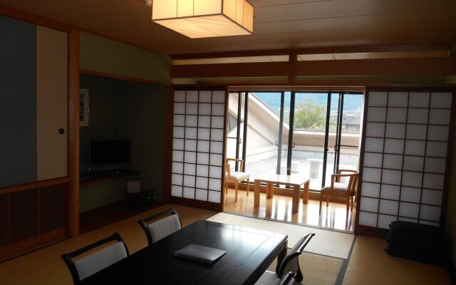 Yufuin Kinrinko Hotel
