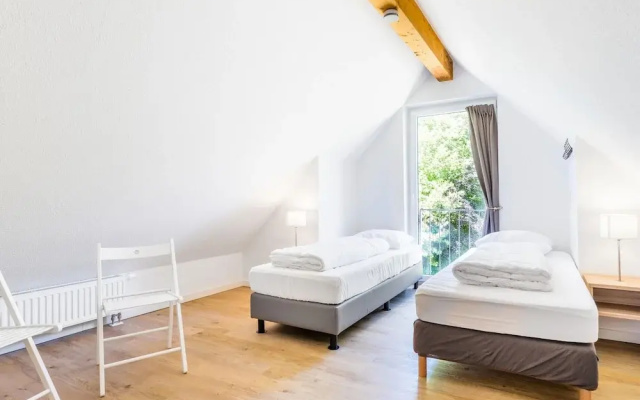 Spacious, Modern Apartment Near the Centre