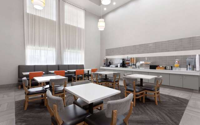 La Quinta Inn & Suites by Wyndham Ft. Pierce