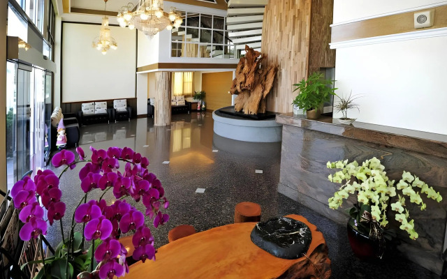 Yadi Hotel