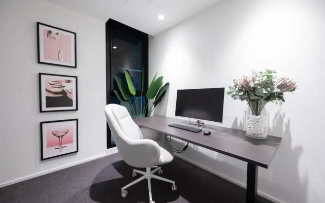 Luxury Melbourne With Albert Park Views