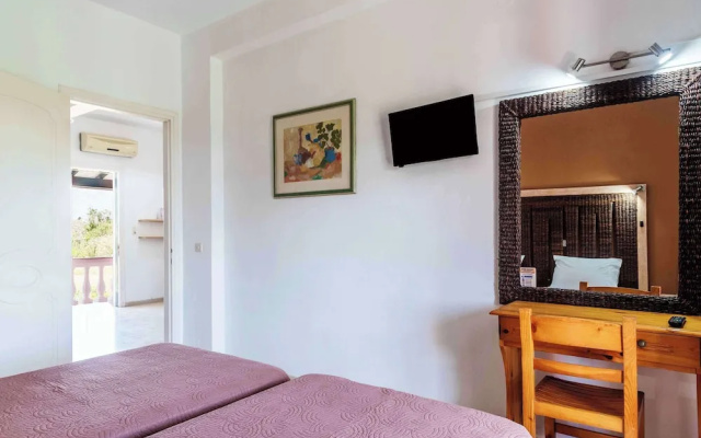 Pink House Socrates Corfu Courtyard Apartment