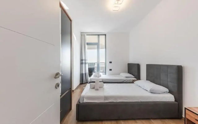 Hill Side Suite 1 by PS