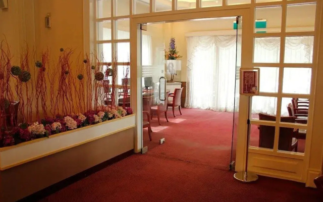 West Lake Resortopia