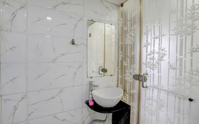 Fabhotel Vardhan House