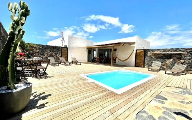 Preciosa Villa en Lajares con Piscina Privada