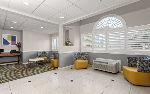 Microtel Inn & Suites Panama C