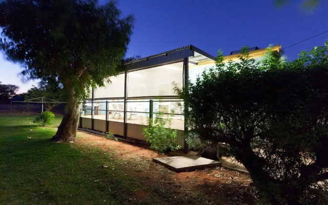 Getaway Villas Unit 3 - 3 Bedroom Self-Contained Villa with a Deck