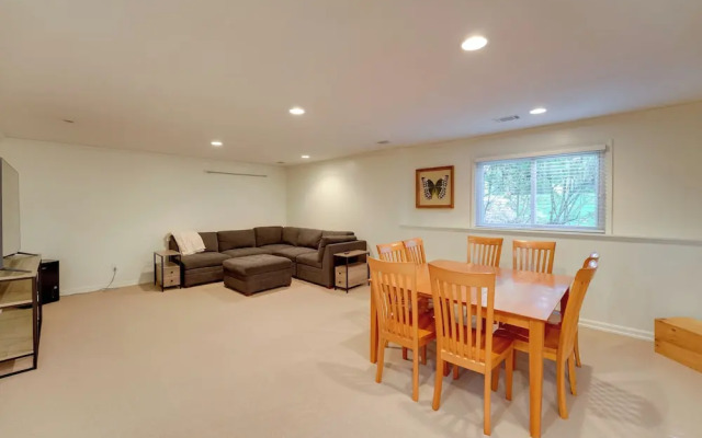 Holland Home: Walk to the Beach!