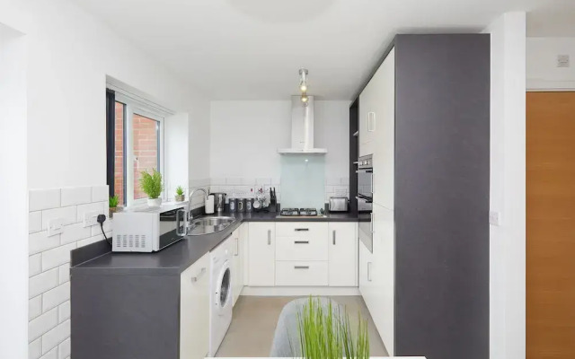 Derby 2 Bed House 3 Min Walk to Hospital