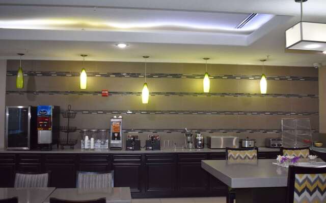 La Quinta Inn & Suites by Wyndham Kyle - Austin South