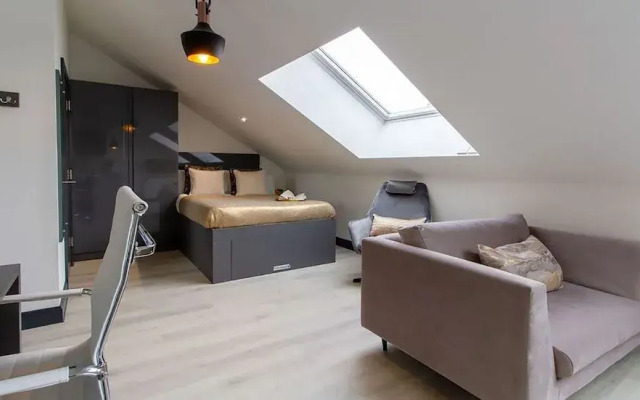 The Residence Coventry by Paymán Club