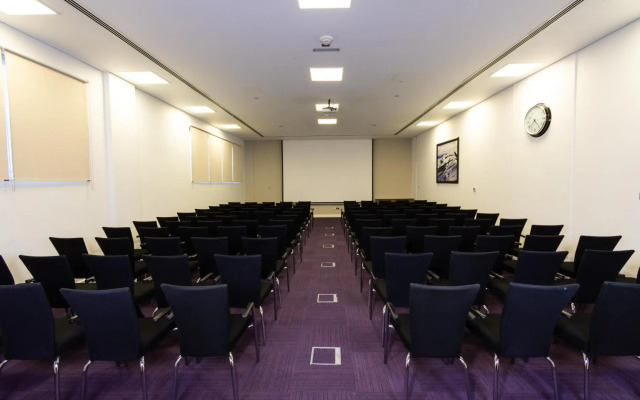 Premier Inn Abu Dhabi Airport (Business Park)