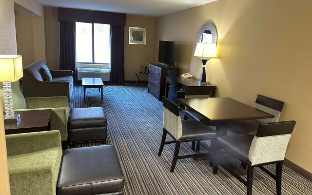 Wingate by Wyndham Harrisburg Near Hershey