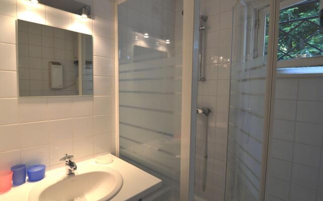 Modern Chalet with Private Tennis Court in Humain