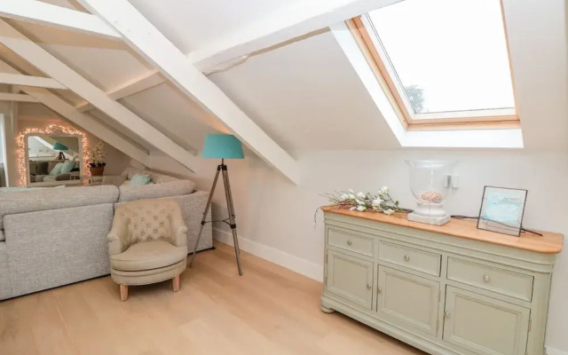 7 The Manor House, Hillfield Village