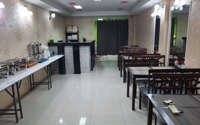 RD Hostel & Restaurant