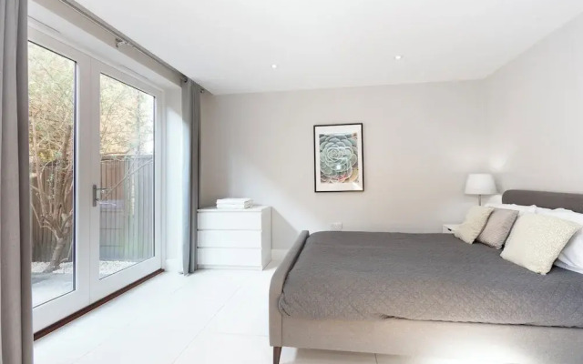 Luxurious Central Windsor Town House