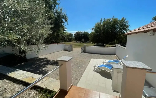 Appealing Apartment With Garden