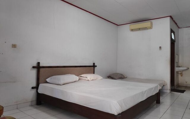 SPOT ON 2426 Hotel Aget Jaya Ii