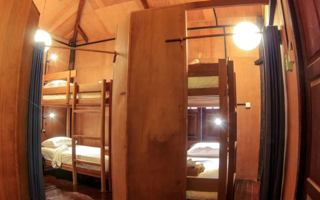 Hardwood Lodge - Hostel