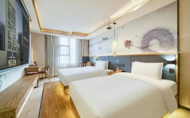 Elong Anyun Hotel (Shanghai Hongqiao International Airport Ziteng Road Subway Station)