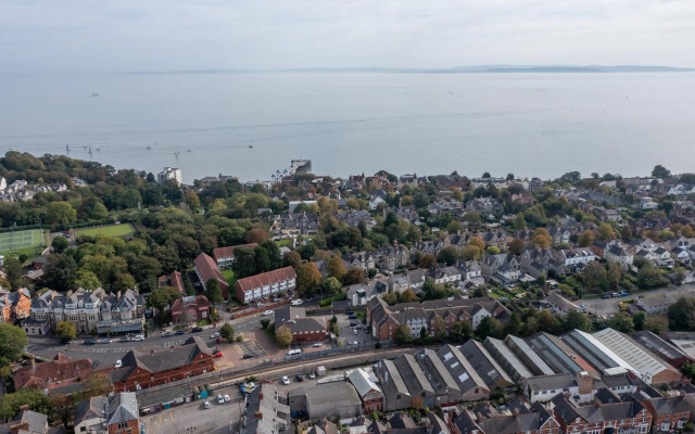 13 Victoria Road Apartment