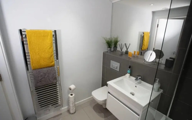 Studio flat with free Parking