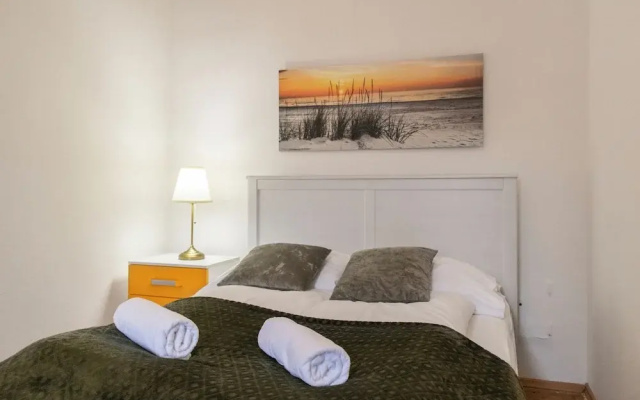 Bright 2BR Apt Perfect Long Stay