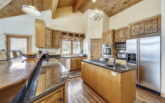 Highfield Trail 4 Bedroom Home by RedAwning