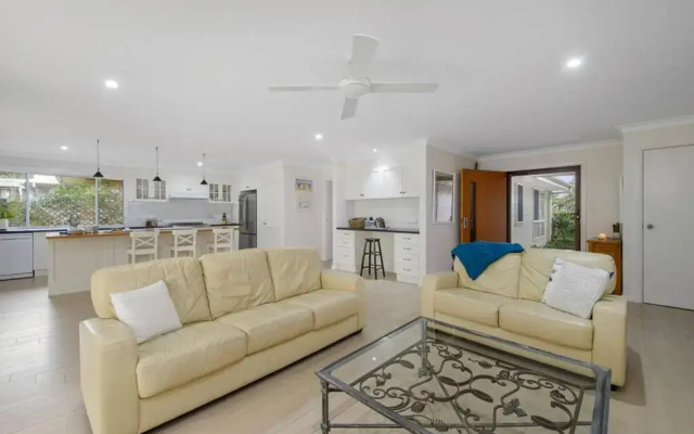 Lakehouse10 - private lake access, beach, shops