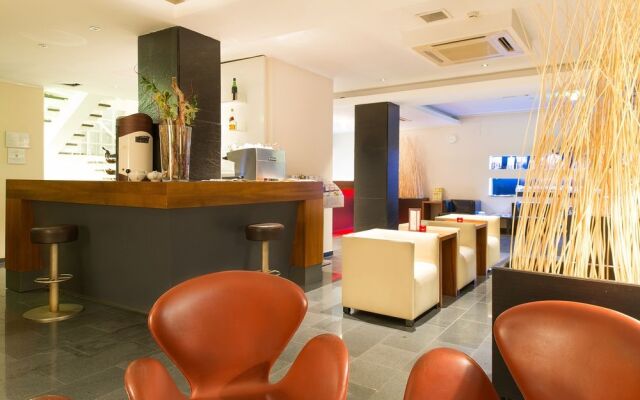 Pakat Suites Hotel