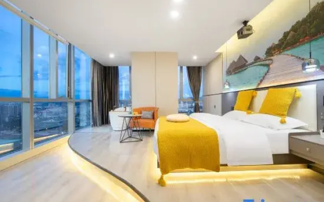 Tianxuan · Cloud Star Art Hotel (Colorful Yunnan First City Branch)