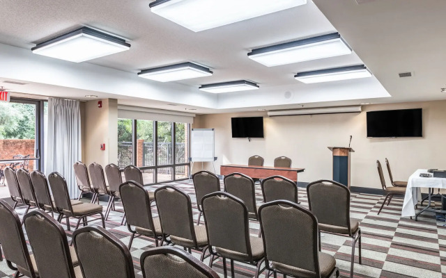 Four Points by Sheraton Greensboro Airport