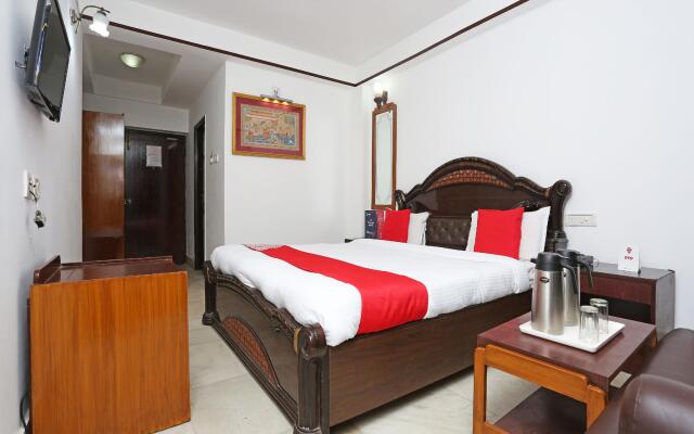 OYO Capital O 5879 Radha Damodar Residency