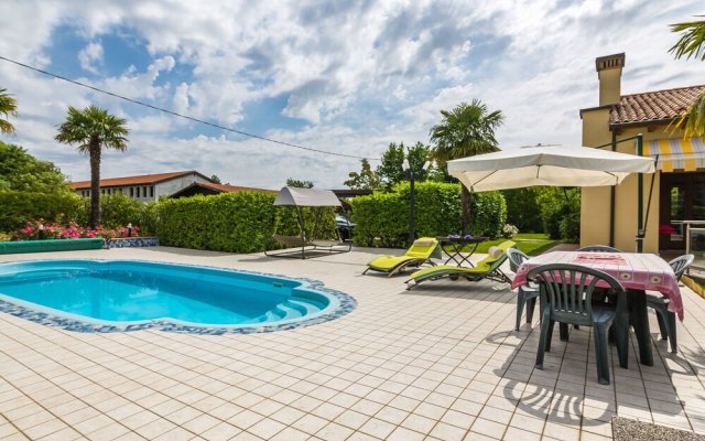 Beautiful Holiday Home in Zelarino With Swimming Pool