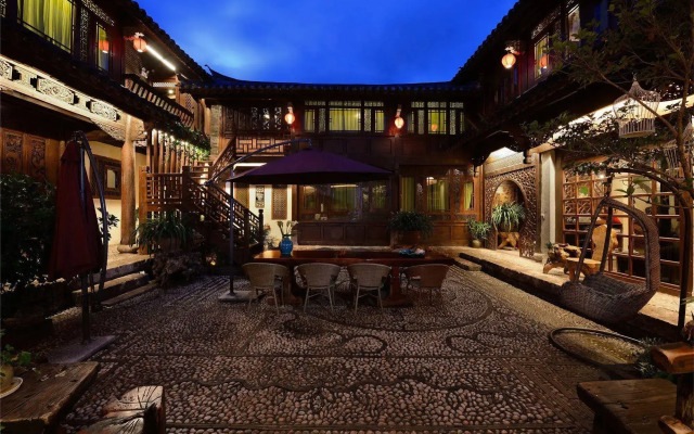 Blossom Hill Inn Lijiang Lotusland