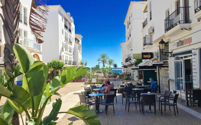 2239-Lovely 2 bedrooms with pool and paddle court