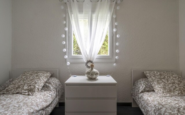 Attractive Holiday Home in Cessenon-sur-orb With Terrace