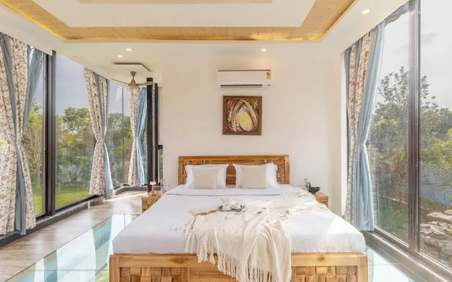 ELIVAAS 3 BHK Handa's Getaway with pool