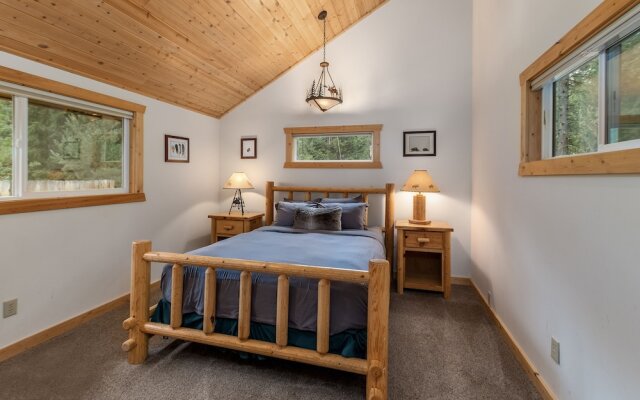 Rivers Edge 2 Bedroom Home by NW Comfy Cabins by RedAwning