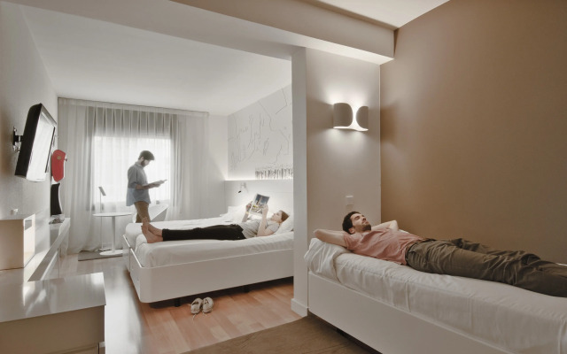 Pol & Grace Hotel