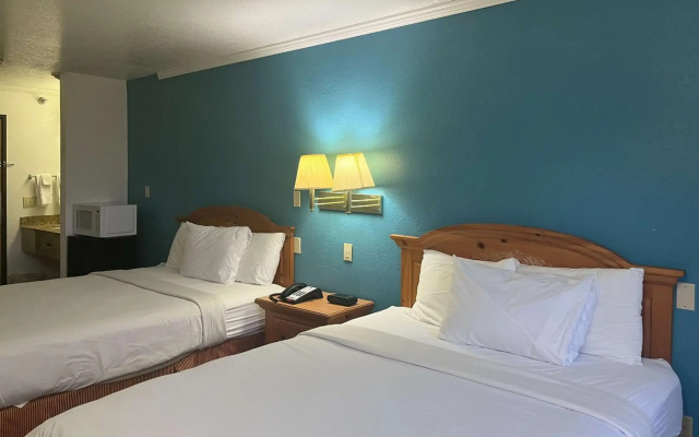 Motel 6 Portland, IN
