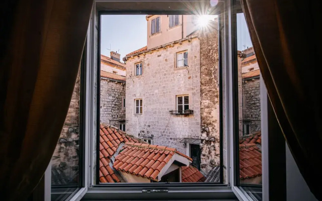 Illyria Old Town Apartment by DuHomes