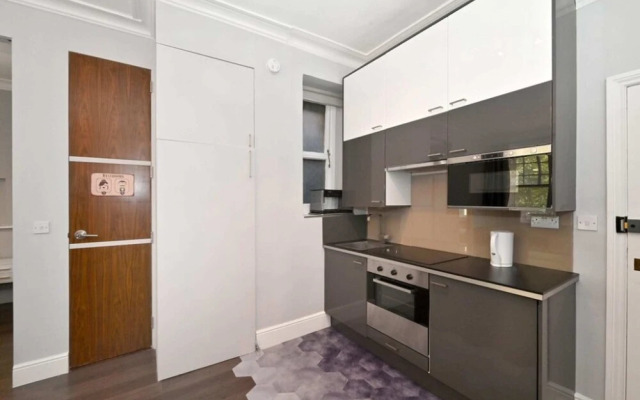 Beautiful flat Next to Victoria Station